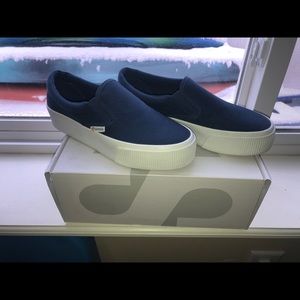 Barely worn adorable sneakers